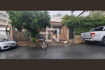 Casa para alugar com 285m², 3 quartos e 2 vagas Casa para alugar com 285m², 3 quartos e 2 vagasFachada