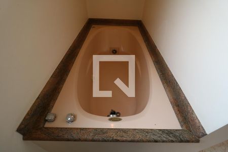 Apartamento para alugar com 260m², 4 quartos e 4 vagasBanheiro da Suíte Master - Banheira