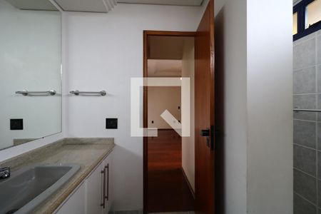 Apartamento para alugar com 260m², 4 quartos e 4 vagasBanheiro da Suíte 1