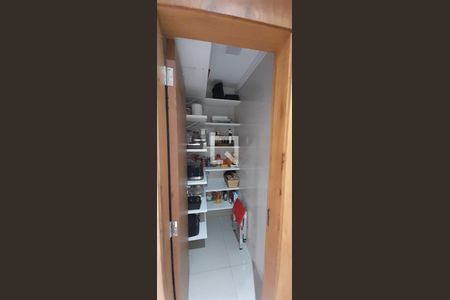 Apartamento à venda com 237m², 4 quartos e 4 vagasDespensa