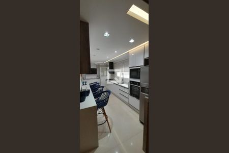 Apartamento à venda com 237m², 4 quartos e 4 vagasCozinha