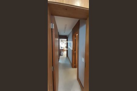 Apartamento à venda com 237m², 4 quartos e 4 vagasCorredor