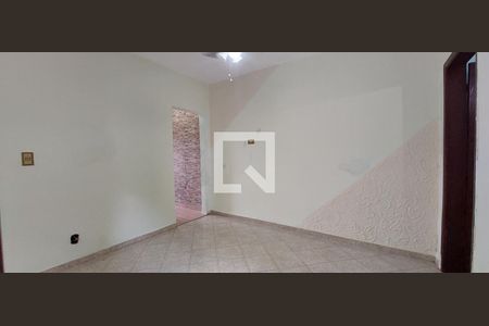 Casa à venda com 98m², 2 quartos e 2 vagasSala