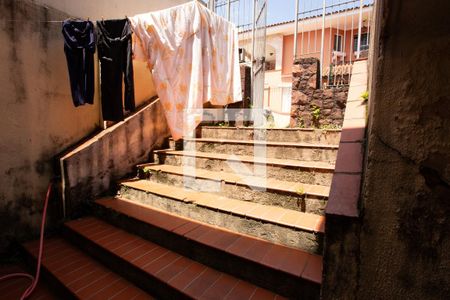 Casa à venda com 220m², 3 quartos e 2 vagas Casa à venda com 220m², 3 quartos e 2 vagasVARANDA