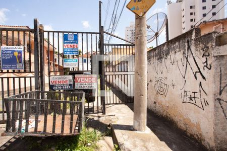 Casa à venda com 220m², 3 quartos e 2 vagas Casa à venda com 220m², 3 quartos e 2 vagasFACHADA