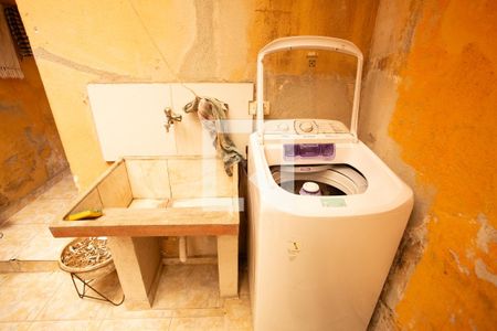 Casa à venda com 220m², 3 quartos e 2 vagas Casa à venda com 220m², 3 quartos e 2 vagasÁREA DE SERVIÇO