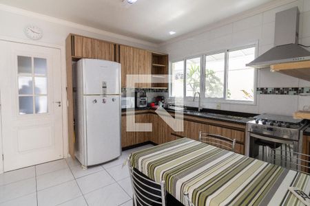 Casa para alugar com 150m², 3 quartos e 3 vagas Casa para alugar com 150m², 3 quartos e 3 vagasCozinha