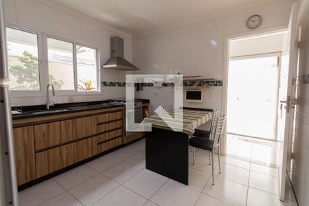 Casa para alugar com 150m², 3 quartos e 3 vagas Casa para alugar com 150m², 3 quartos e 3 vagasCozinha