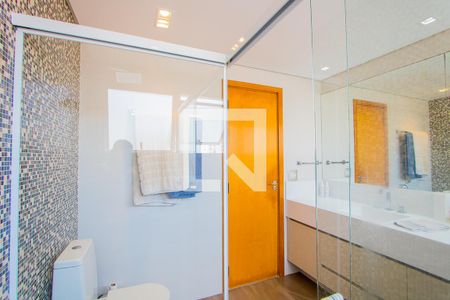 Apartamento à venda com 232m², 4 quartos e 4 vagasBanheiro do quarto 1