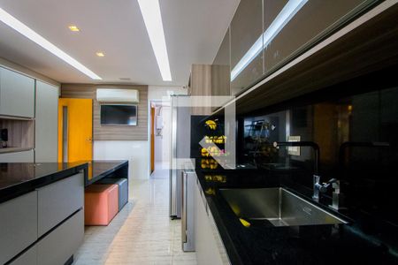 Apartamento à venda com 232m², 4 quartos e 4 vagasCozinha