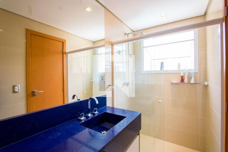 Apartamento à venda com 232m², 4 quartos e 4 vagasBanheiro do quarto 2