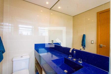 Apartamento à venda com 232m², 4 quartos e 4 vagasBanheiro do quarto 2