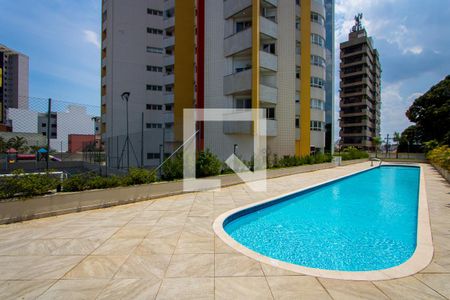 Apartamento à venda com 232m², 4 quartos e 4 vagasÁrea comum - Piscina