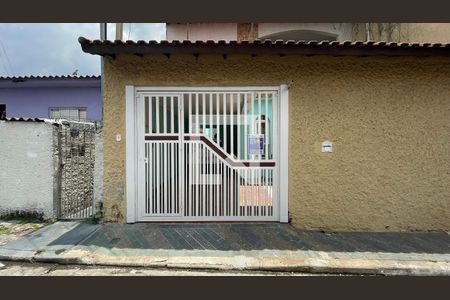Casa à venda com 205m², 3 quartos e 3 vagas Casa à venda com 205m², 3 quartos e 3 vagasFachada