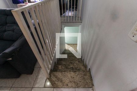 Casa à venda com 205m², 3 quartos e 3 vagas Casa à venda com 205m², 3 quartos e 3 vagasEscada