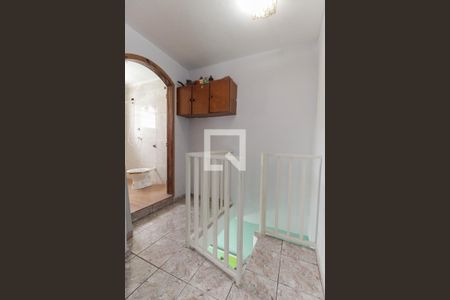 Casa à venda com 205m², 3 quartos e 3 vagas Casa à venda com 205m², 3 quartos e 3 vagasEscada