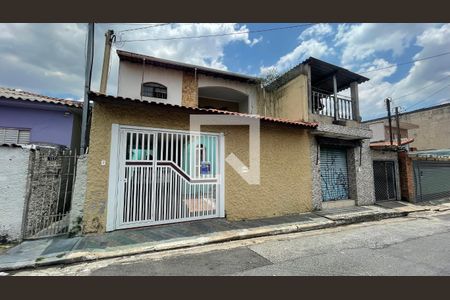 Casa à venda com 205m², 3 quartos e 3 vagas Casa à venda com 205m², 3 quartos e 3 vagasFachada