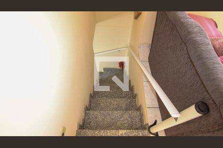 Casa à venda com 72m², 2 quartos e 1 vagaEscada