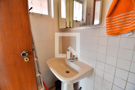 Casa à venda com 302m², 4 quartos e 4 vagasBanheiro de serviço