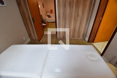 Casa à venda com 302m², 4 quartos e 4 vagasFlat - Quarto Suíte