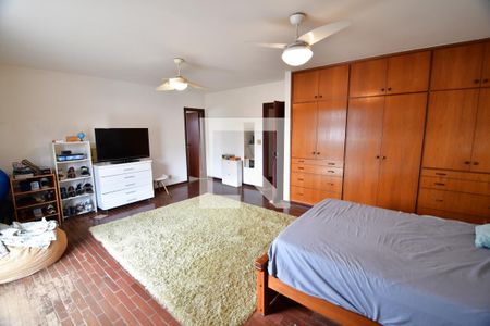 Casa à venda com 302m², 4 quartos e 4 vagasQuarto 3 - Suíte