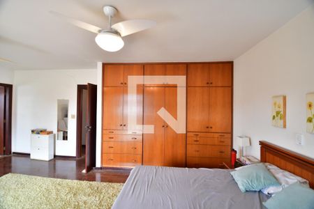 Casa à venda com 302m², 4 quartos e 4 vagasQuarto 3 - Suíte