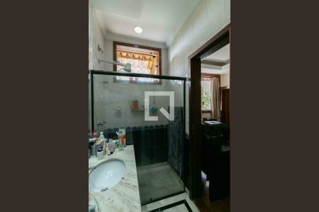 Casa de condomínio à venda com 800m², 5 quartos e 6 vagas Casa de condomínio à venda com 800m², 5 quartos e 6 vagasBanheiro Suite 4