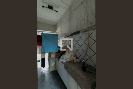 Casa de condomínio à venda com 800m², 5 quartos e 6 vagas Casa de condomínio à venda com 800m², 5 quartos e 6 vagasÁrea de Serviço