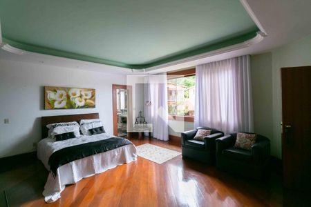 Casa de condomínio à venda com 800m², 5 quartos e 6 vagas Casa de condomínio à venda com 800m², 5 quartos e 6 vagasSuite 2