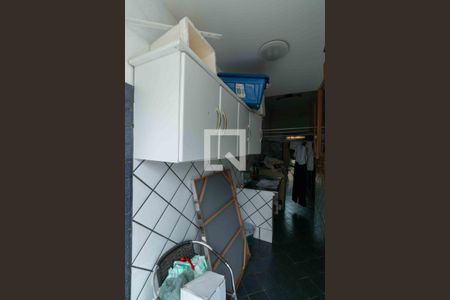 Casa de condomínio à venda com 800m², 5 quartos e 6 vagas Casa de condomínio à venda com 800m², 5 quartos e 6 vagasÁrea de Serviço