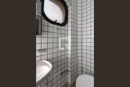 Apartamento para alugar com 335m², 3 quartos e 2 vagasBanheiro de Serviço