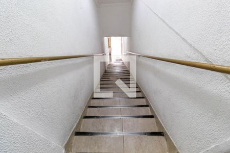 Studio para alugar com 12m², 1 quarto e sem vaga Studio para alugar com 12m², 1 quarto e sem vagaEscada