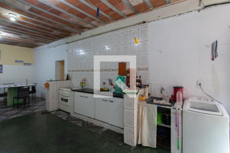 Casa à venda com 360m², 8 quartos e 2 vagas Casa à venda com 360m², 8 quartos e 2 vagasCasa 3 - Cozinha e área de serviço