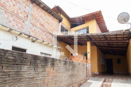 Casa à venda com 360m², 8 quartos e 2 vagas Casa à venda com 360m², 8 quartos e 2 vagasFachada