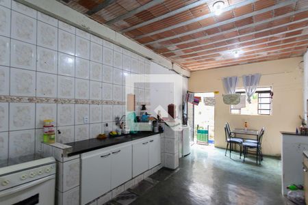 Casa à venda com 360m², 8 quartos e 2 vagas Casa à venda com 360m², 8 quartos e 2 vagasCasa 3 - Cozinha e área de serviço