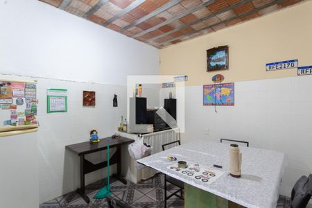 Casa à venda com 360m², 8 quartos e 2 vagas Casa à venda com 360m², 8 quartos e 2 vagasCasa 3 - Cozinha e área de serviço