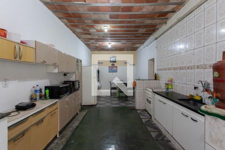 Casa à venda com 360m², 8 quartos e 2 vagas Casa à venda com 360m², 8 quartos e 2 vagasCasa 3 - Cozinha e área de serviço