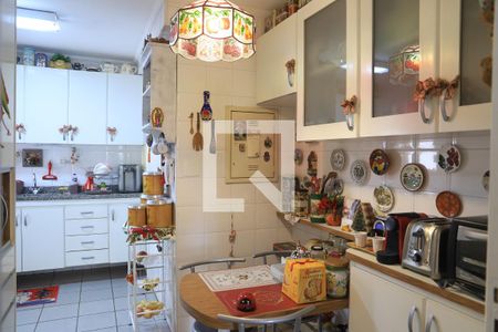 Apartamento à venda com 98m², 3 quartos e 2 vagas Apartamento à venda com 98m², 3 quartos e 2 vagasCozinha
