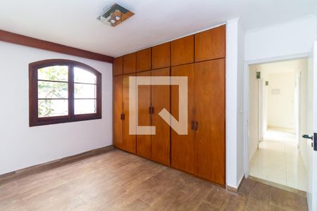 Casa à venda com 300m², 4 quartos e 2 vagas Casa à venda com 300m², 4 quartos e 2 vagasQuarto 3 - Suíte