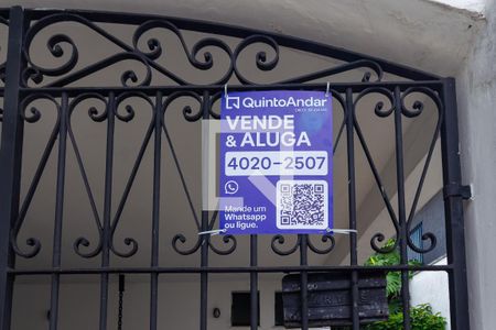 Casa à venda com 300m², 4 quartos e 2 vagas Casa à venda com 300m², 4 quartos e 2 vagasPlaquinha