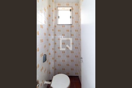 Casa à venda com 300m², 4 quartos e 2 vagas Casa à venda com 300m², 4 quartos e 2 vagasBanheiro de serviço