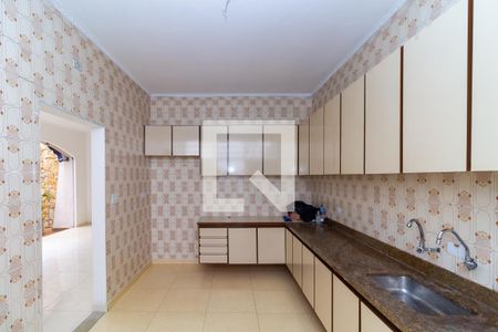 Casa à venda com 300m², 4 quartos e 2 vagas Casa à venda com 300m², 4 quartos e 2 vagasCozinha