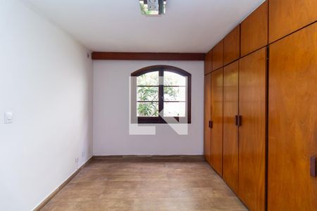 Casa à venda com 300m², 4 quartos e 2 vagas Casa à venda com 300m², 4 quartos e 2 vagasQuarto 3 - Suíte