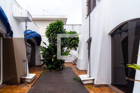 Casa à venda com 300m², 4 quartos e 2 vagas Casa à venda com 300m², 4 quartos e 2 vagasQuintal
