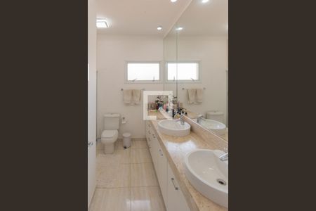 Casa de condomínio à venda com 320m², 4 quartos e 4 vagasBanheiro da Suíte 2