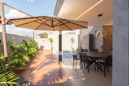 Casa de condomínio à venda com 320m², 4 quartos e 4 vagasPiscina