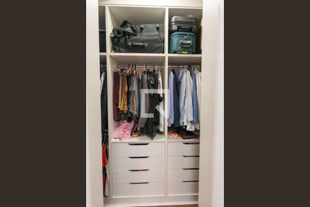 Casa de condomínio à venda com 320m², 4 quartos e 4 vagasCloset da Suíte 2