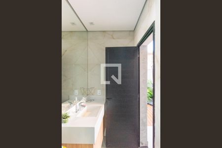 Casa de condomínio à venda com 320m², 4 quartos e 4 vagasBanheiro da Piscina