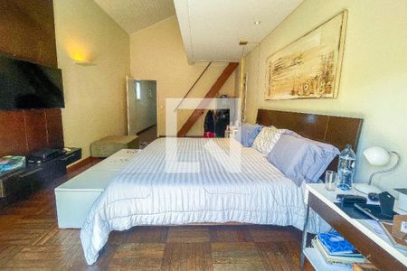 Casa à venda com 500m², 4 quartos e 3 vagas Casa à venda com 500m², 4 quartos e 3 vagasSuíte master