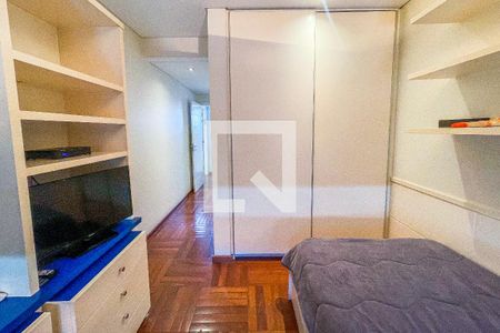 Casa à venda com 500m², 4 quartos e 3 vagas Casa à venda com 500m², 4 quartos e 3 vagasSuíte 3